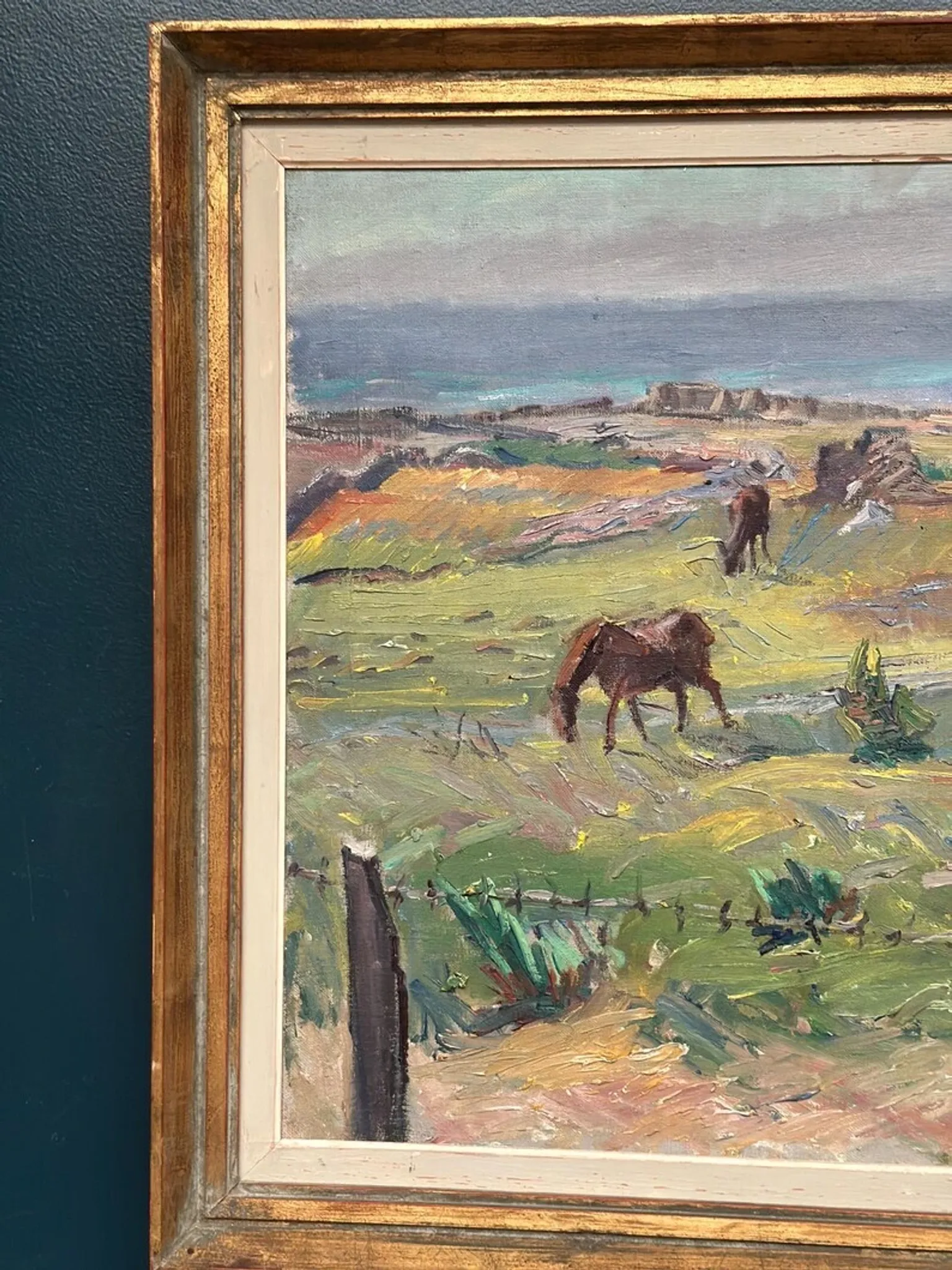 Original Swedish Oil on Canvas – "Coastal Scene with Horses" by Georg Lodström – Signed – 1947 – Framed – 77 × 66 cm