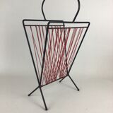 Metal and scoubidous magazine door