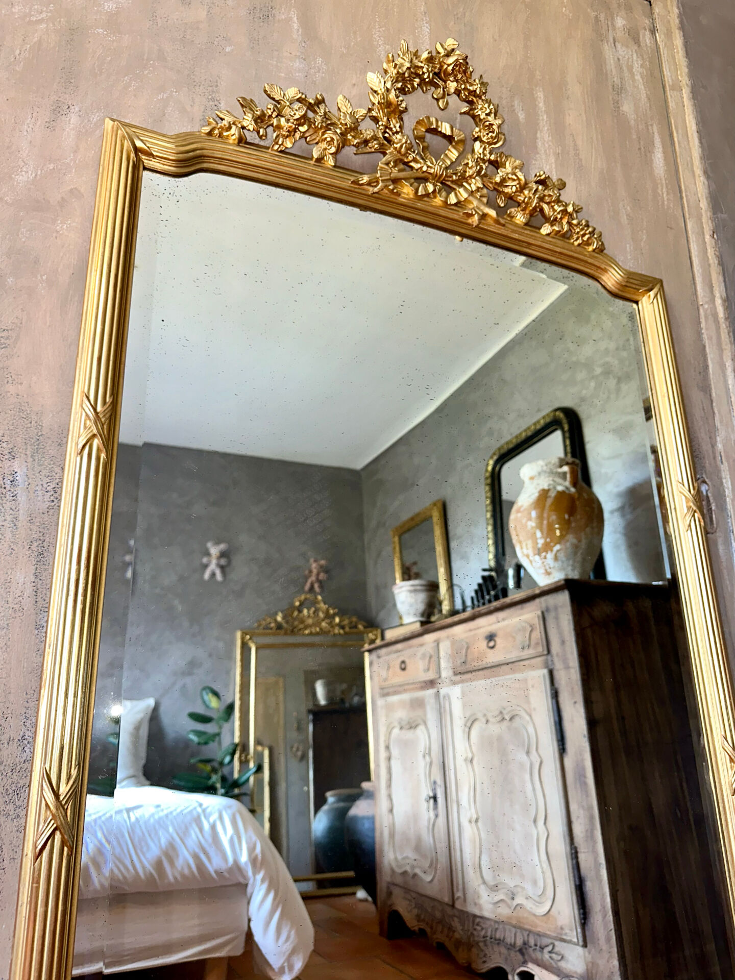 Miroir ancien à fronton doré Louis XVI