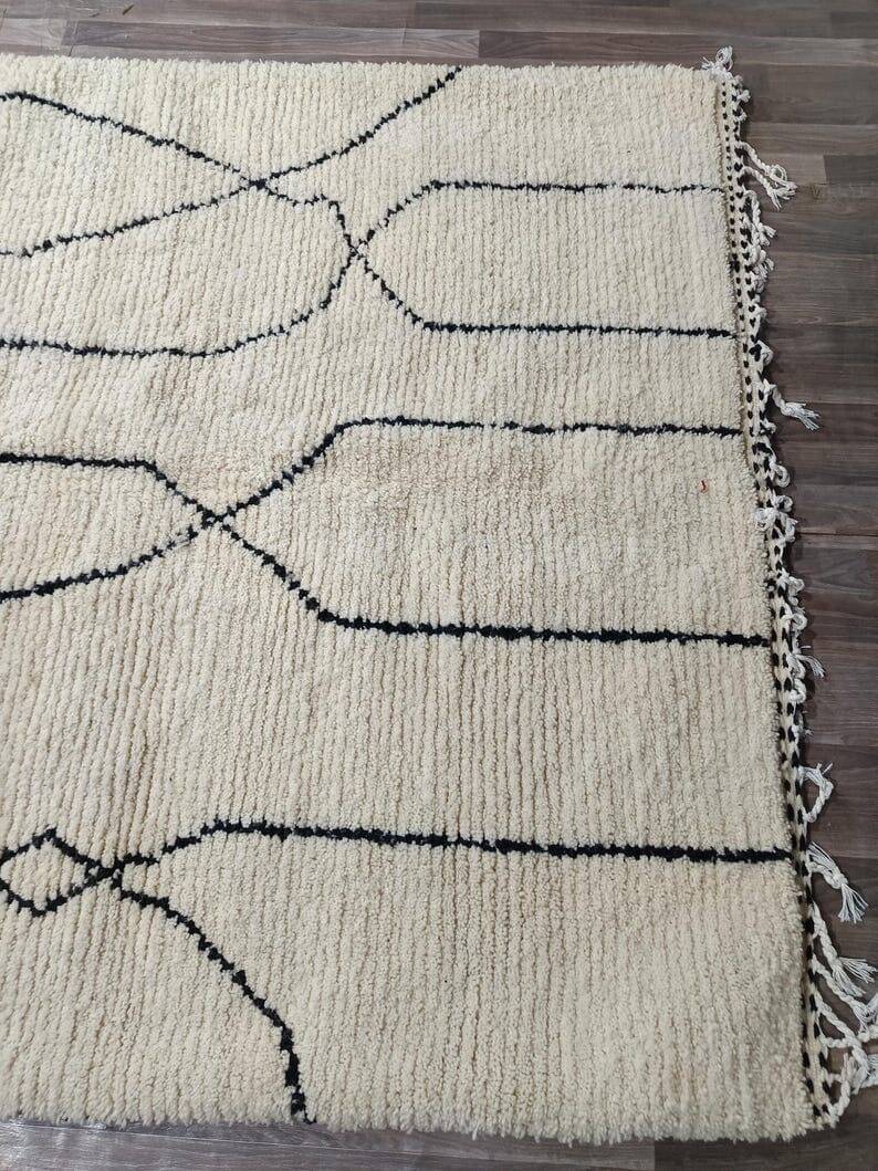 Handmade traditional Moroccan wool rug size 150 x 250 cm.