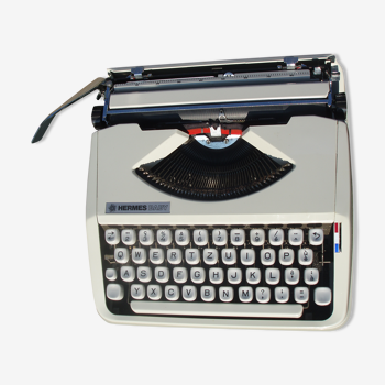 Baby hermes typewriter with manual job and his bag