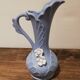 Vase aiguière en biscuit