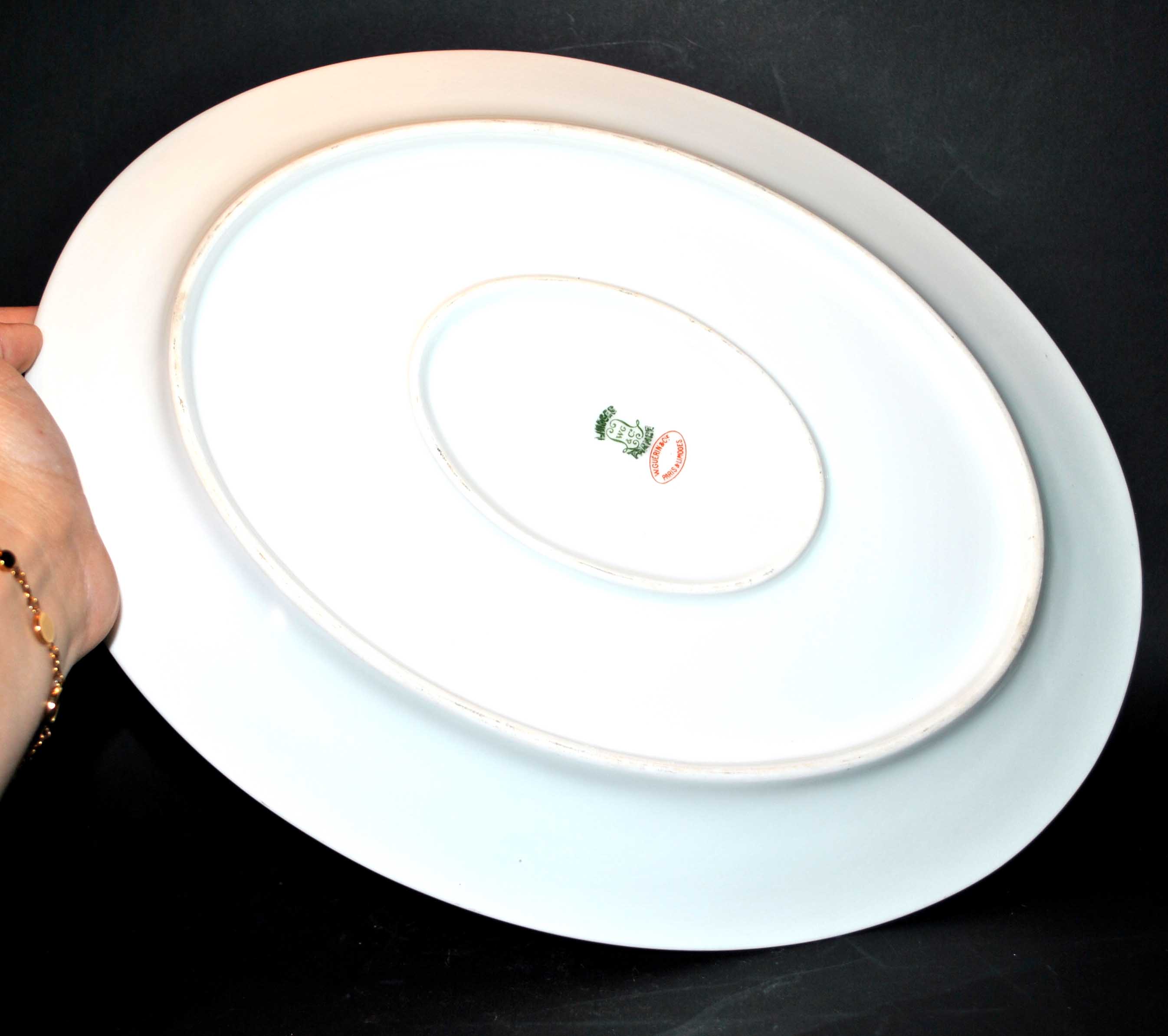Oval dish in Limoges porcelain W.GUERIN &Cie decorated with floral garlands