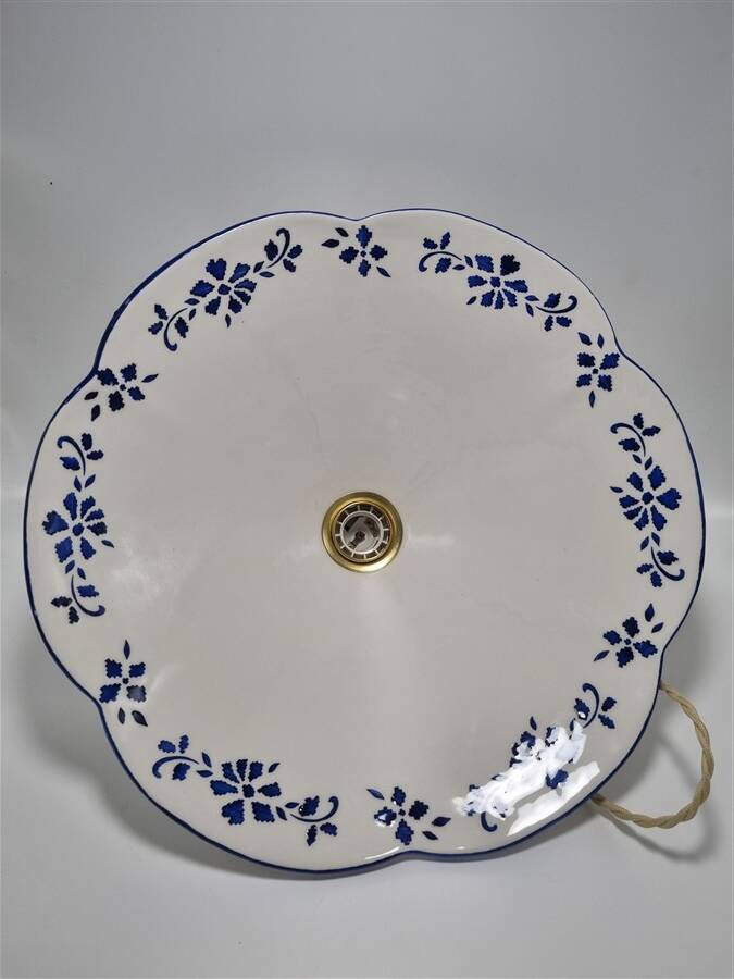 Ceramic pendant light