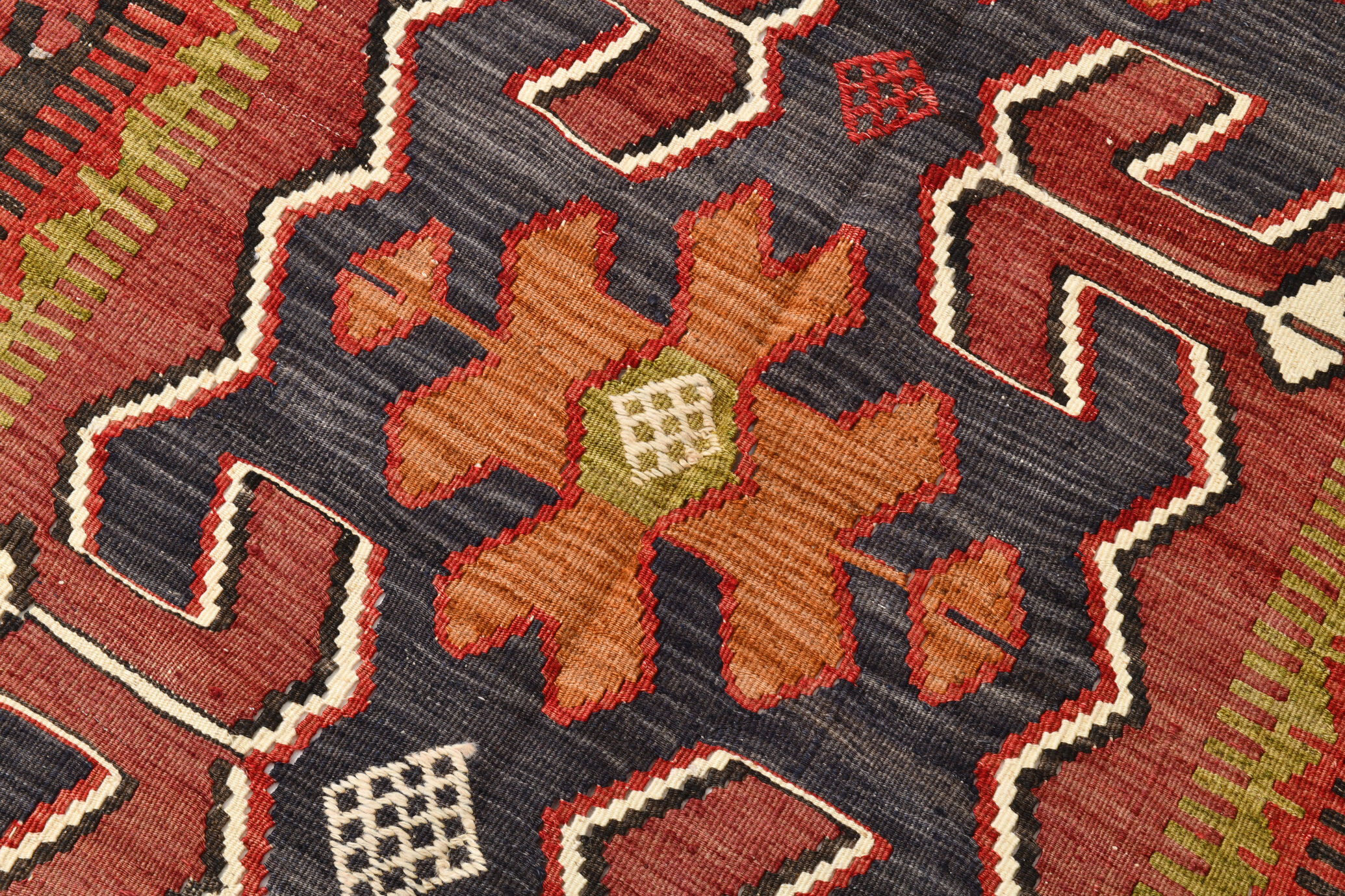 Antique kilim rug 195x133cm