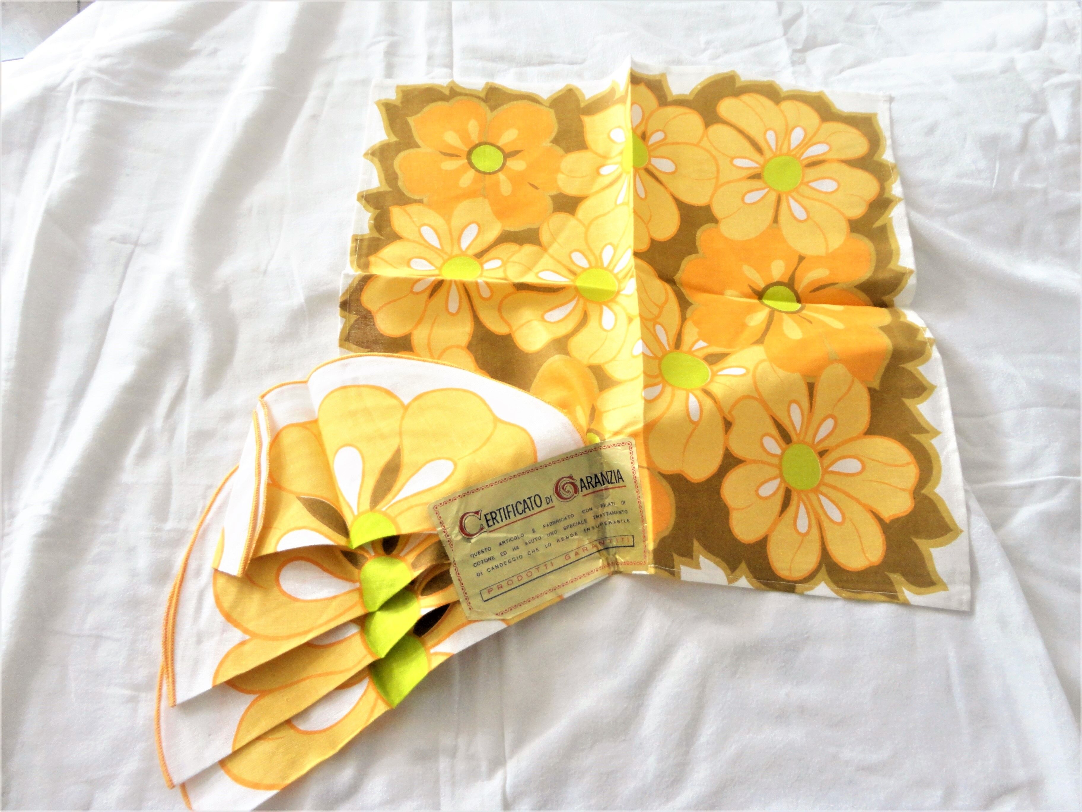 Vintage 1970s round tablecloth and napkins