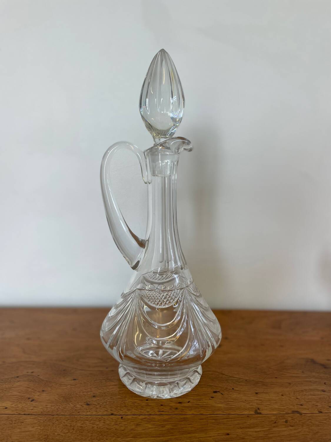 Hand-cut crystal glass and carafe set