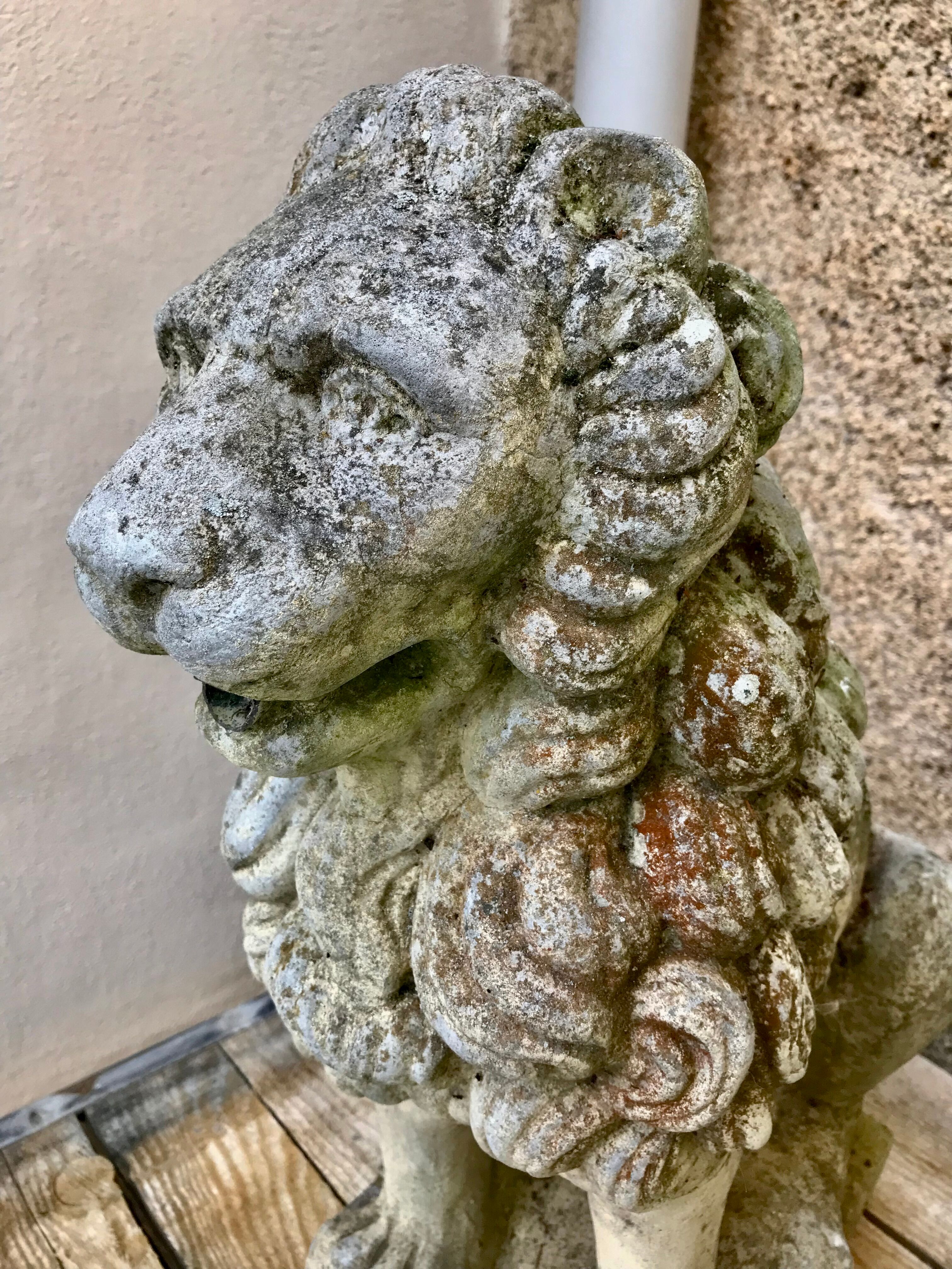 Fountain statue Lion stone reconstituted
