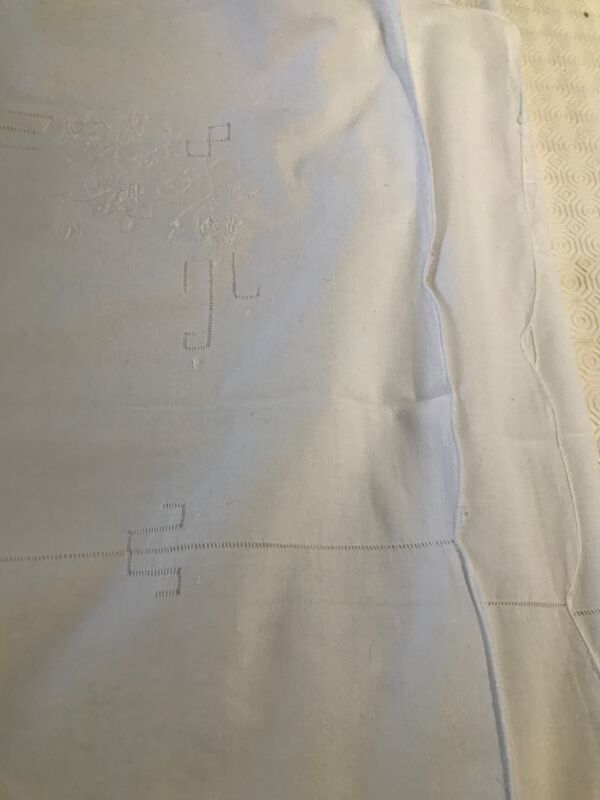 Nappe et 12 serviette brodés vintage