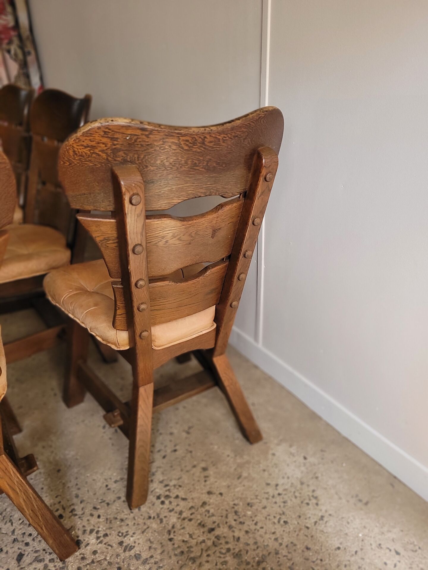 Lot de 4 chaises brutalistes en bois