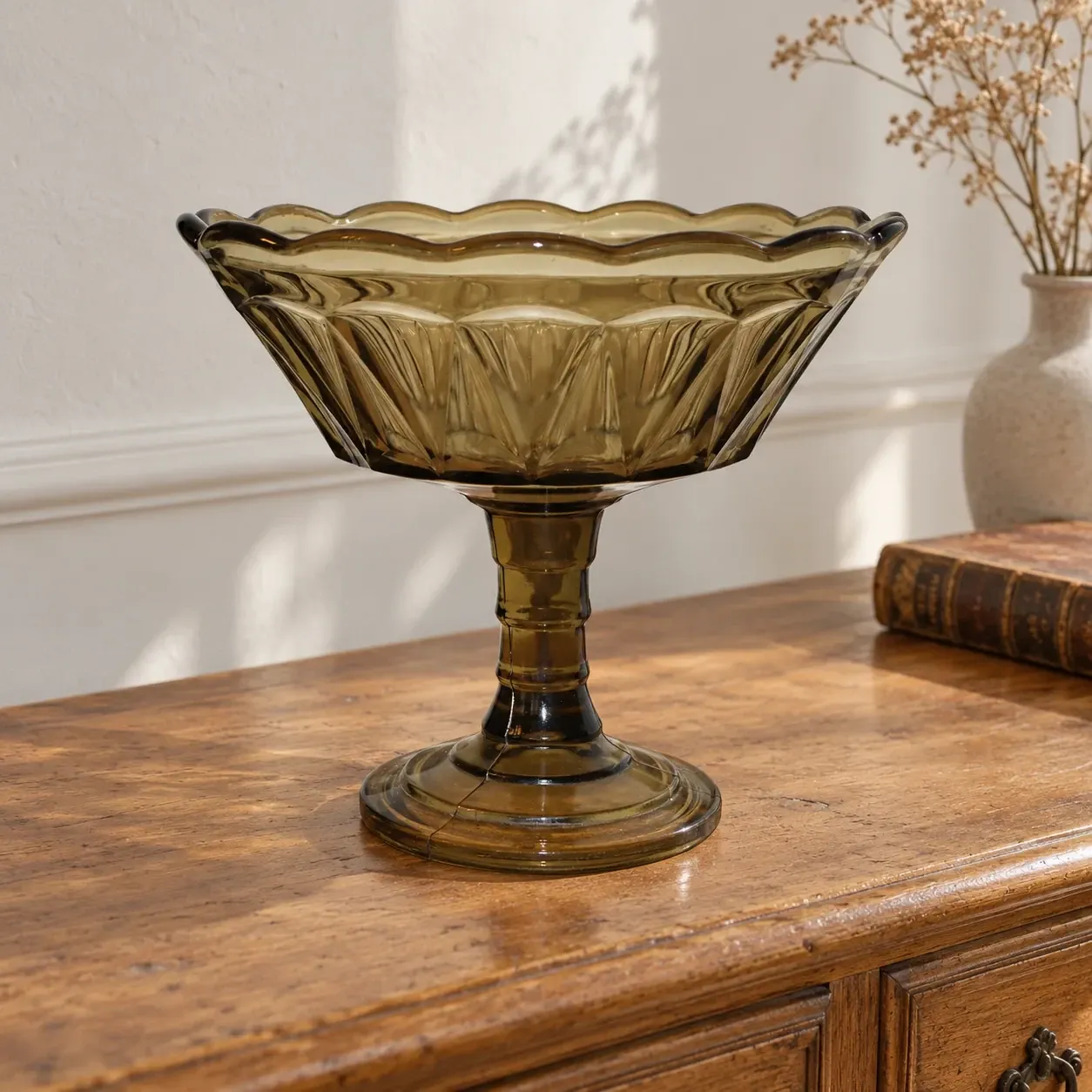 Vintage smoked glass footed bowl – Scalloped edge compote – Ø 23 cm
