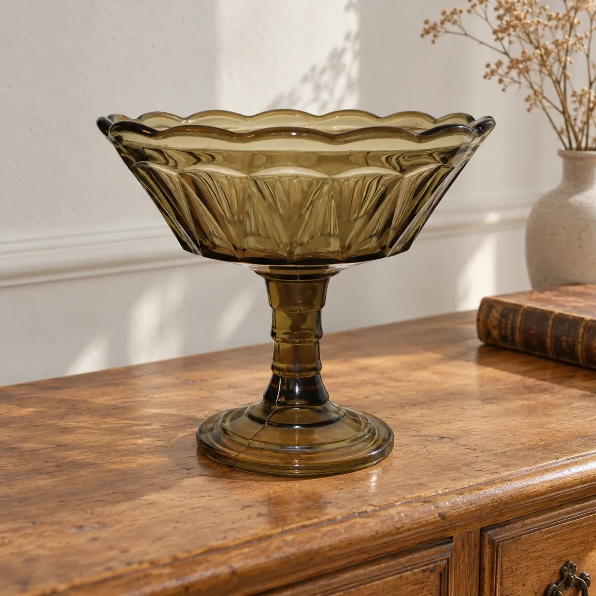 Coupe sur pied vintage en verre fumé – Compotier à bord festonné – Ø 23 cm