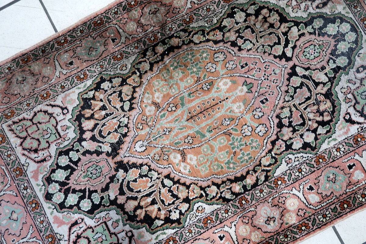 Handmade vintage Persian Tabriz silk rug 78cm x 133cm 1950s - 1С1150
