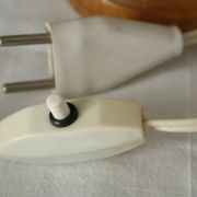 Lampe design vintage en bois d'olivier