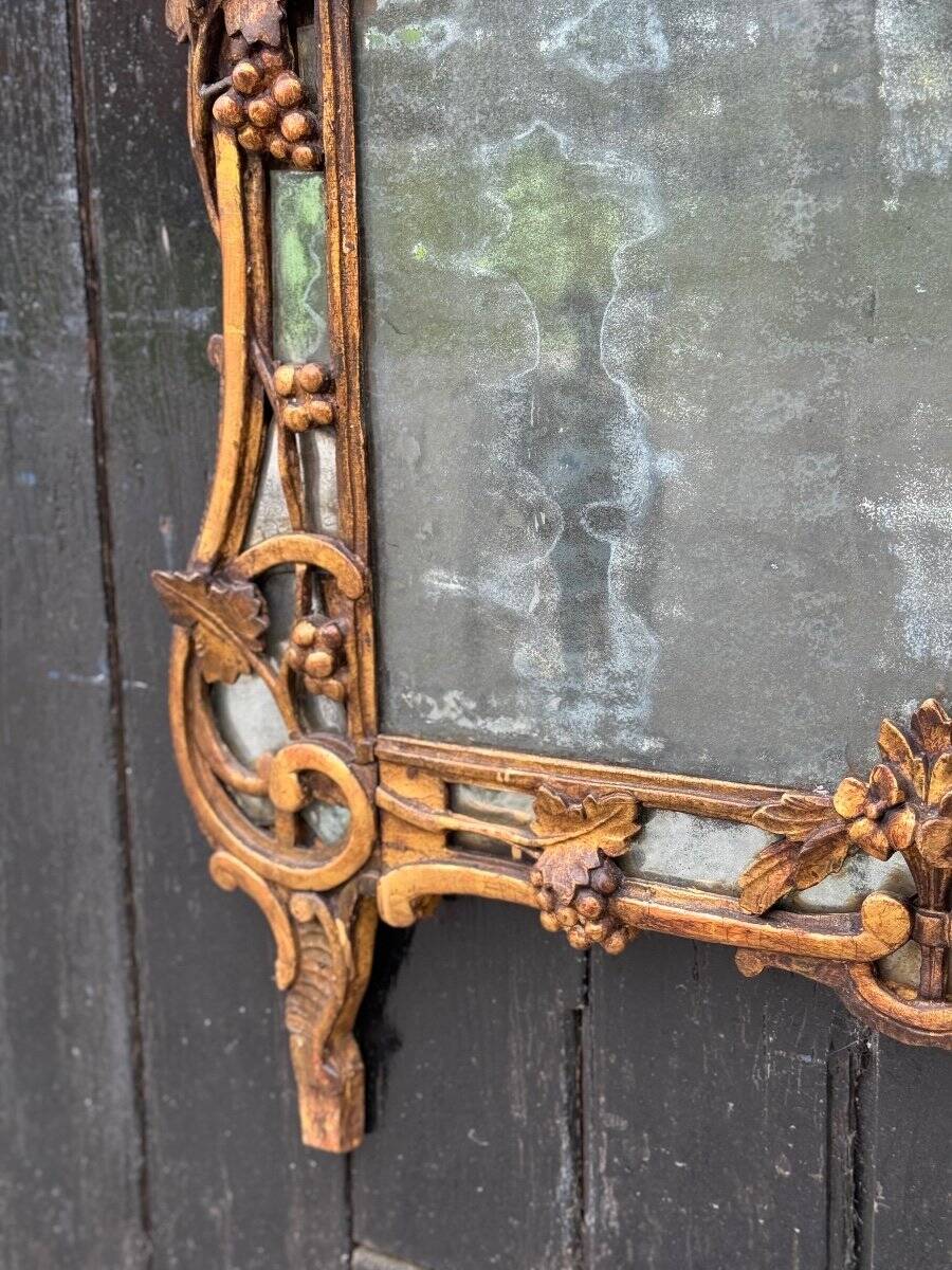 Large Louis XV Pareclosed Mirror In Carved And Gilded Wood, France 18th Century