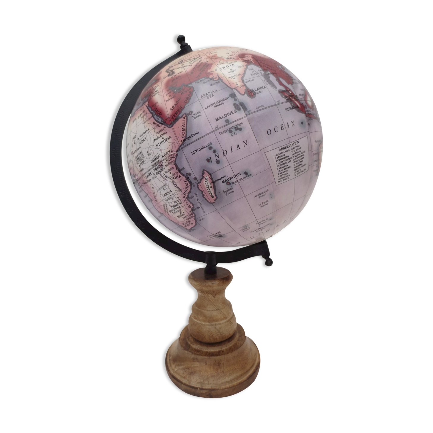 adorable little wooden foot world map