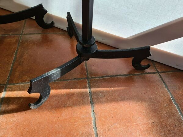 Chandeliers sur pied en fer forgé