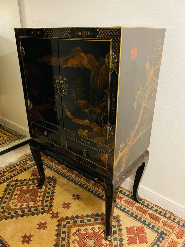 Bar furniture / coat of arms Chinese lacquered entrance