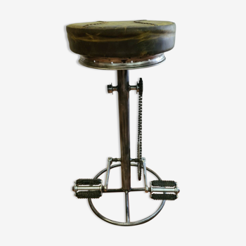 tabouret de bar avec un pédalier de vélo