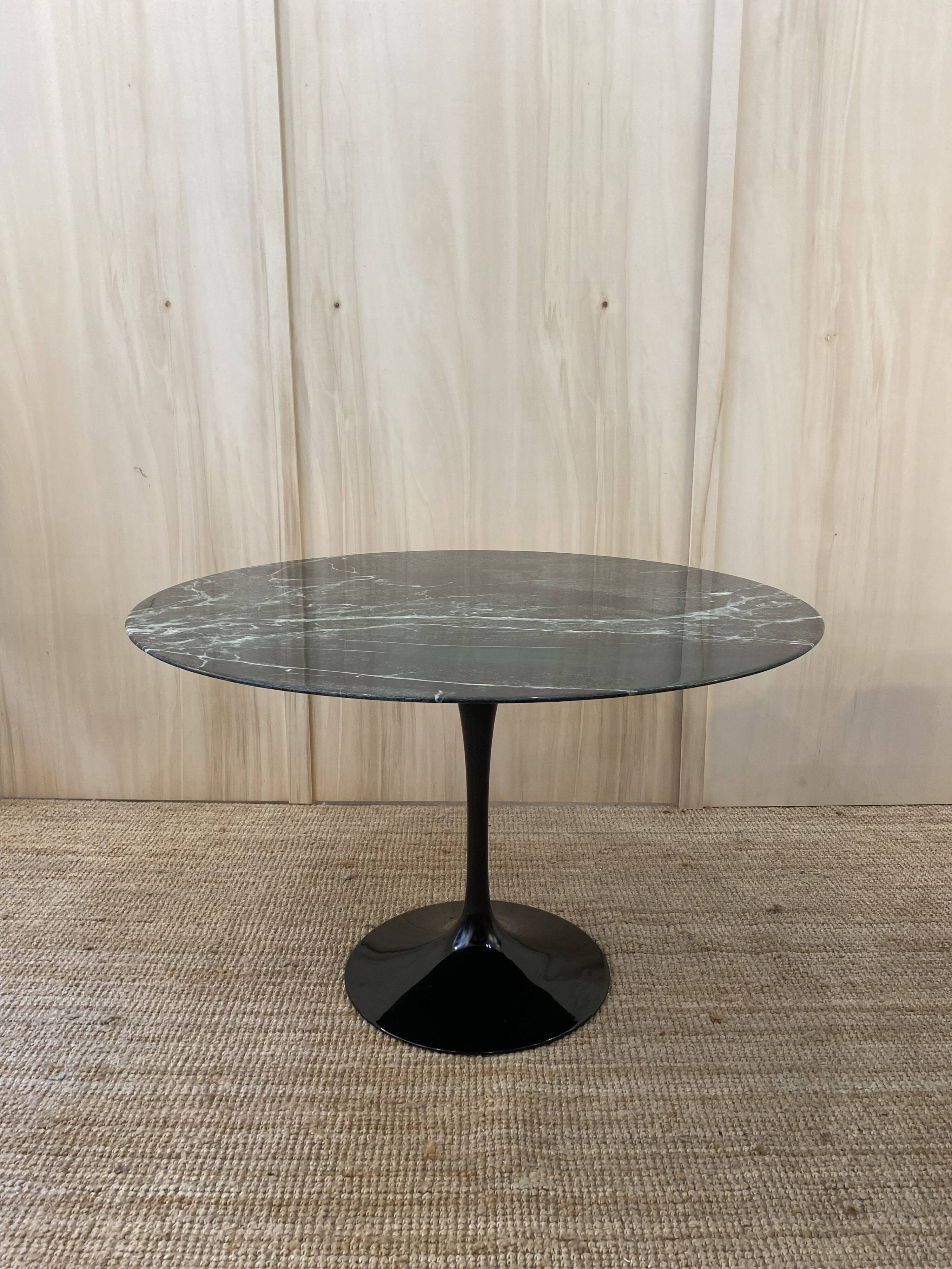 KNOLL round TULIP table in marble by Eero Saarinen