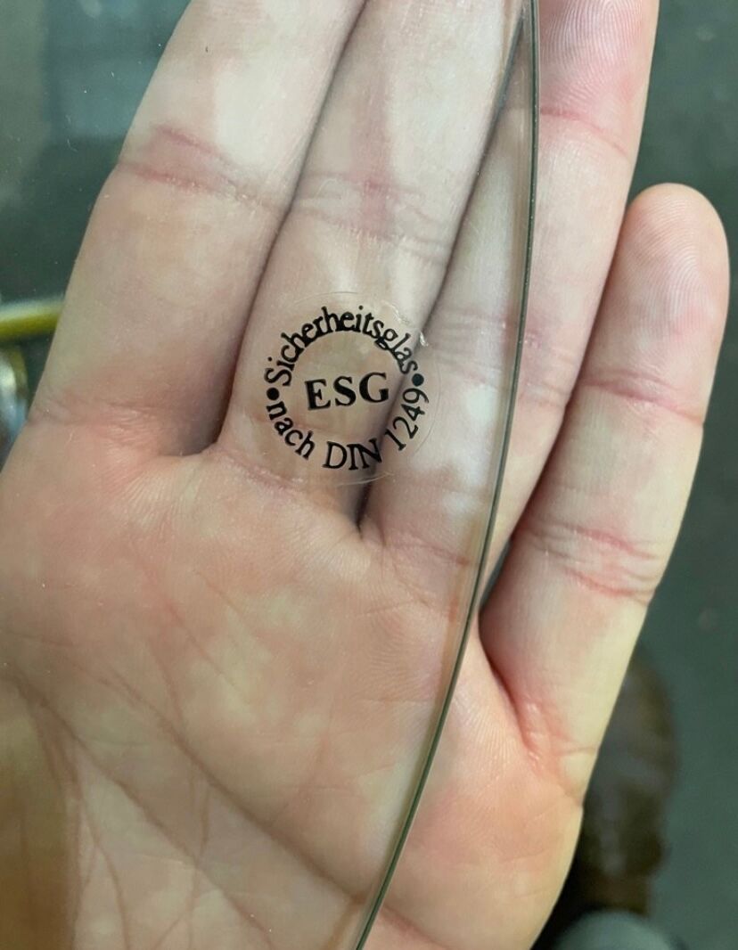 Vintage pedestal table style memphis