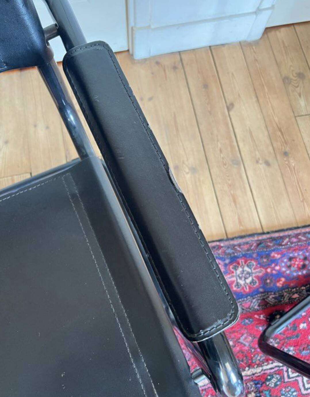 Pair of Cantilever armchairs in leather and black tubular - 1970s