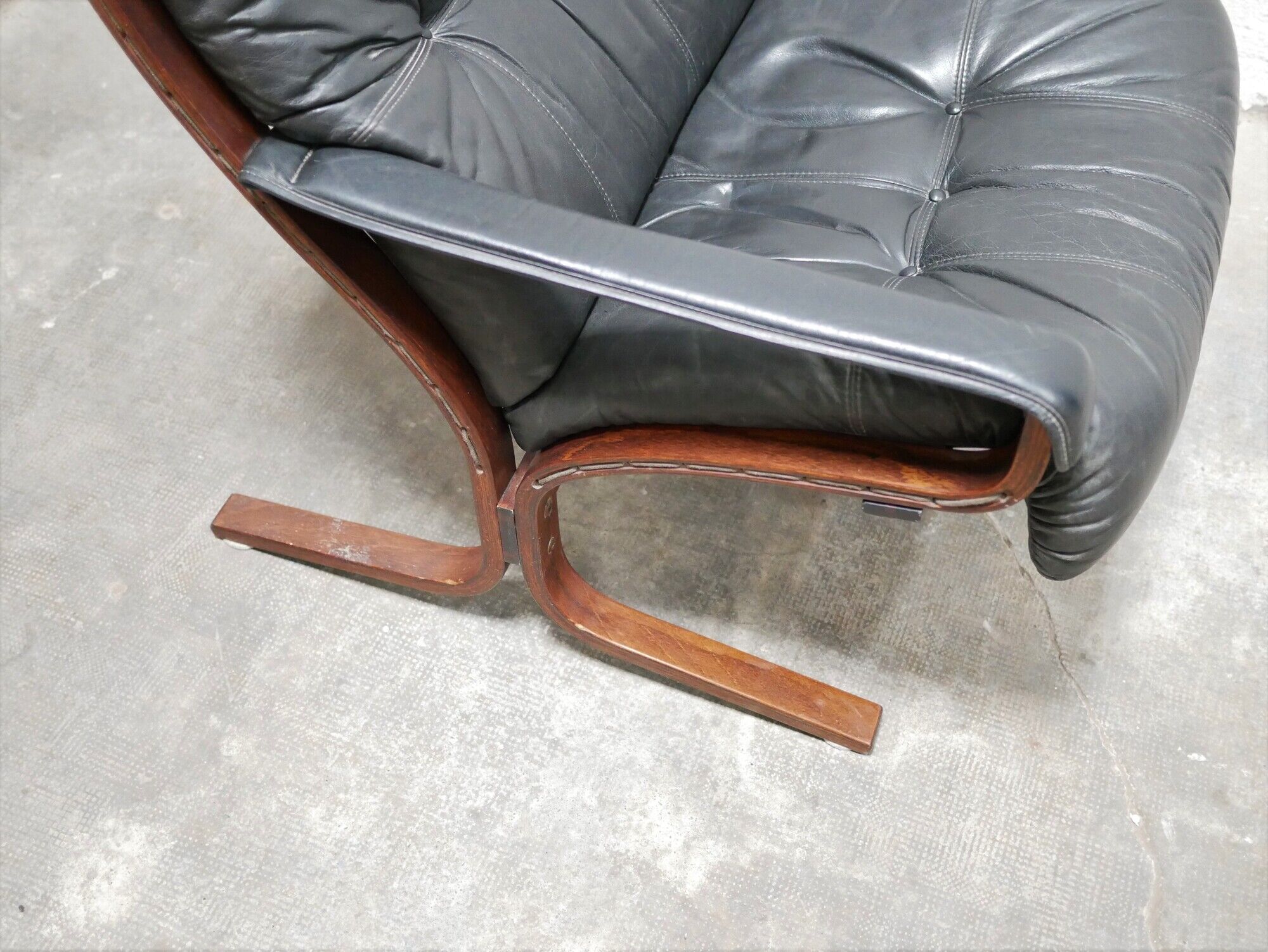 Siesta Scandinavian armchair in black leather by Ingmar Relling for Westnofa editions