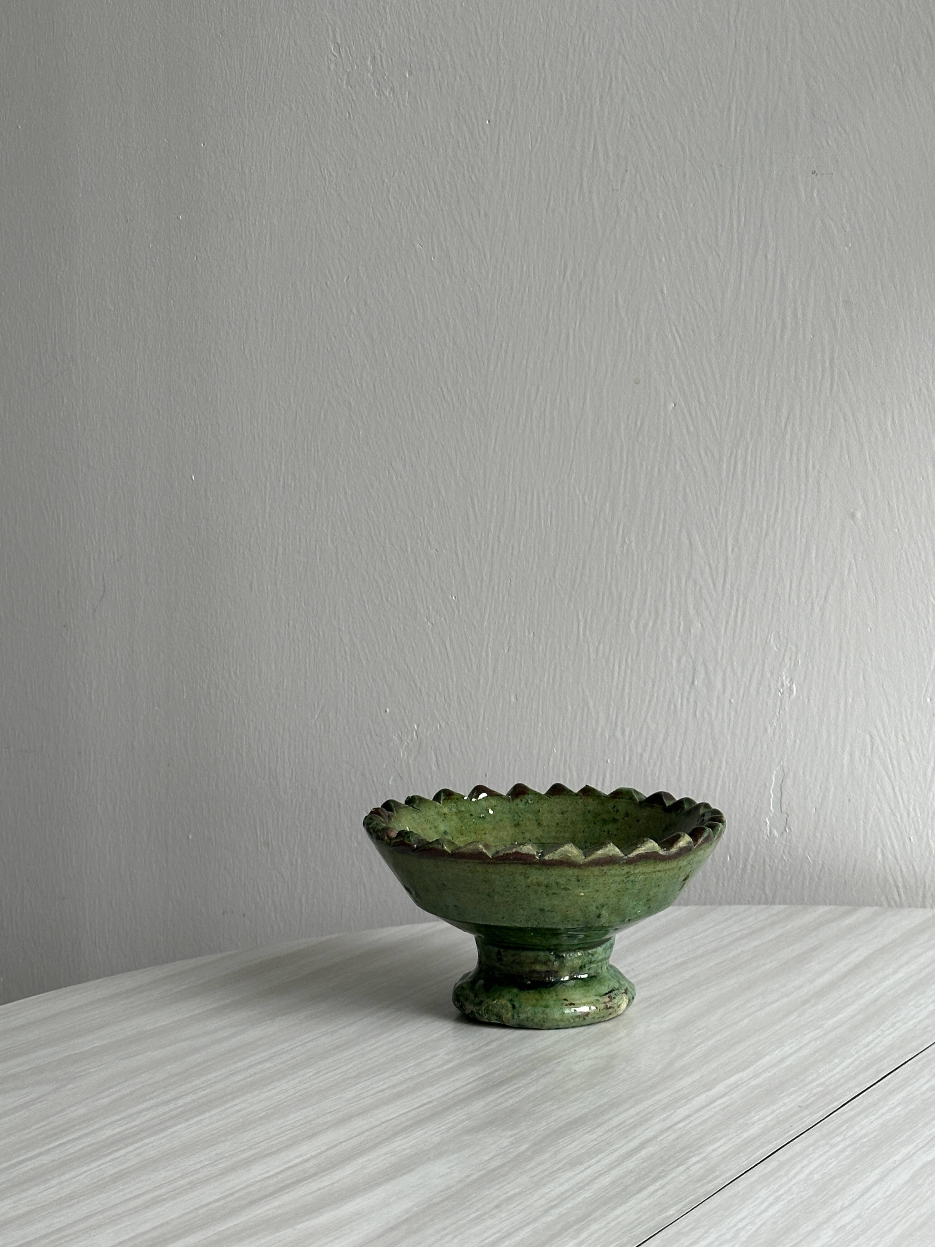 Petite coupe sur pied en céramique artisanale
