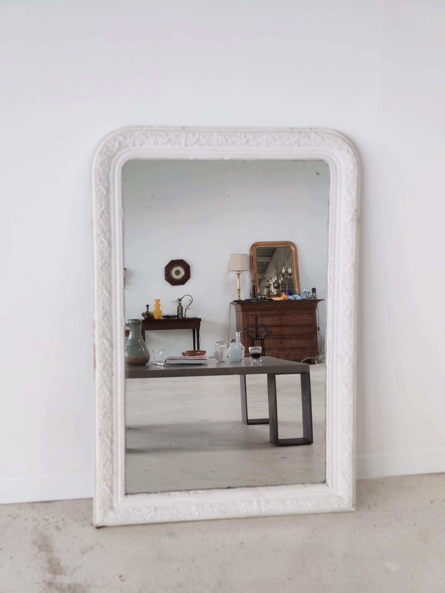 White lacquered wood mirror