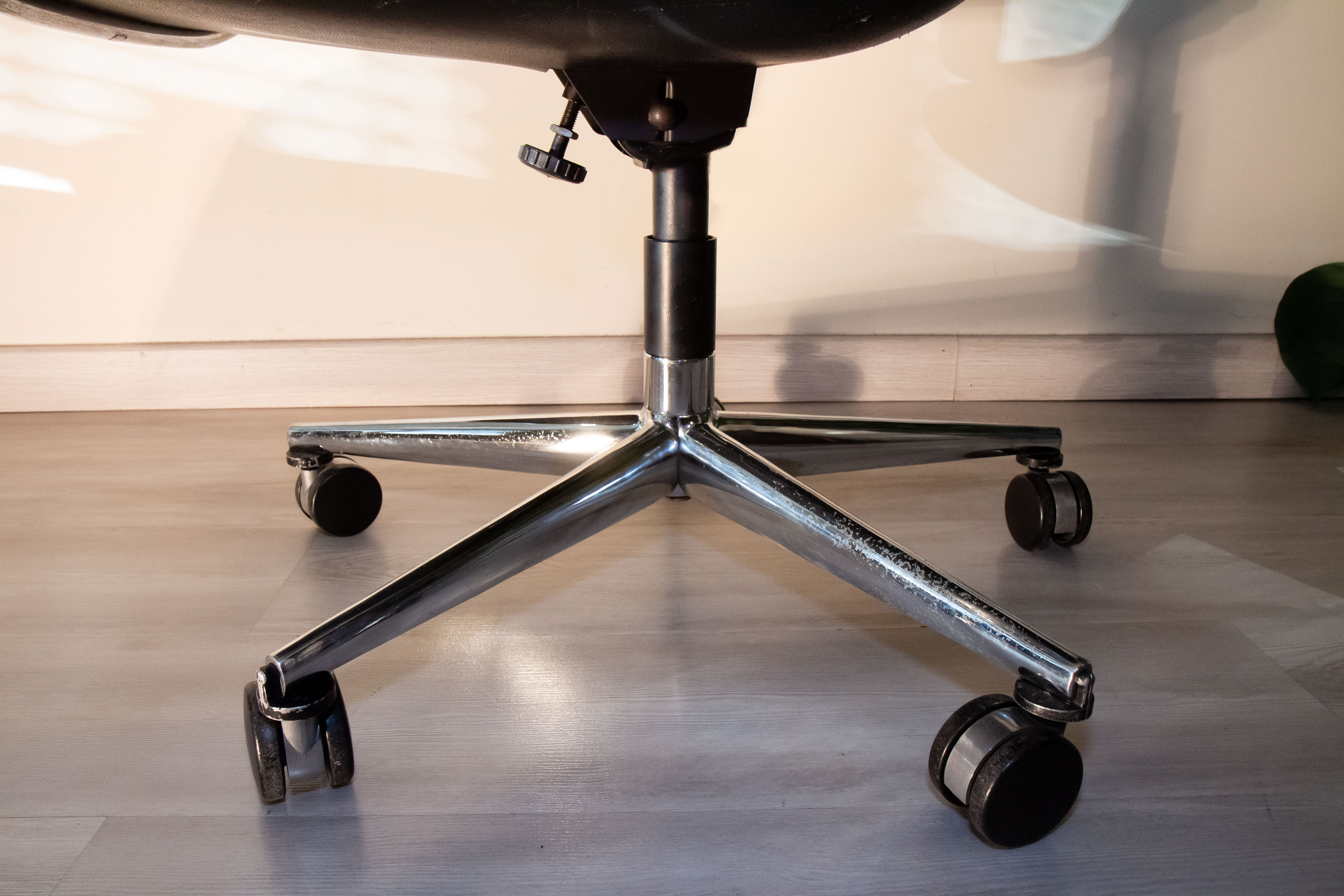 Executive Chair by Charles Pollock for Knoll International