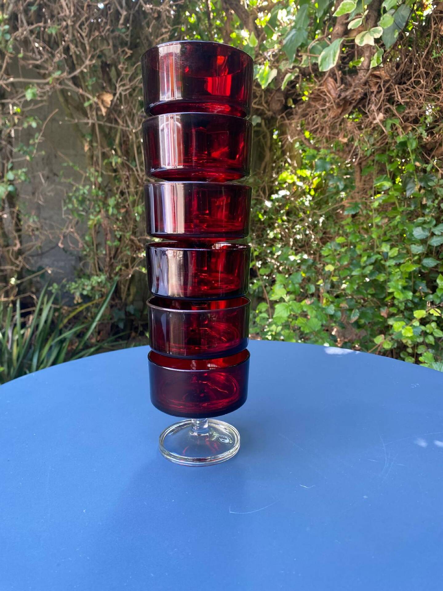 Set of 6 ruby red glass dessert bowls on a pedestal – France – Wine