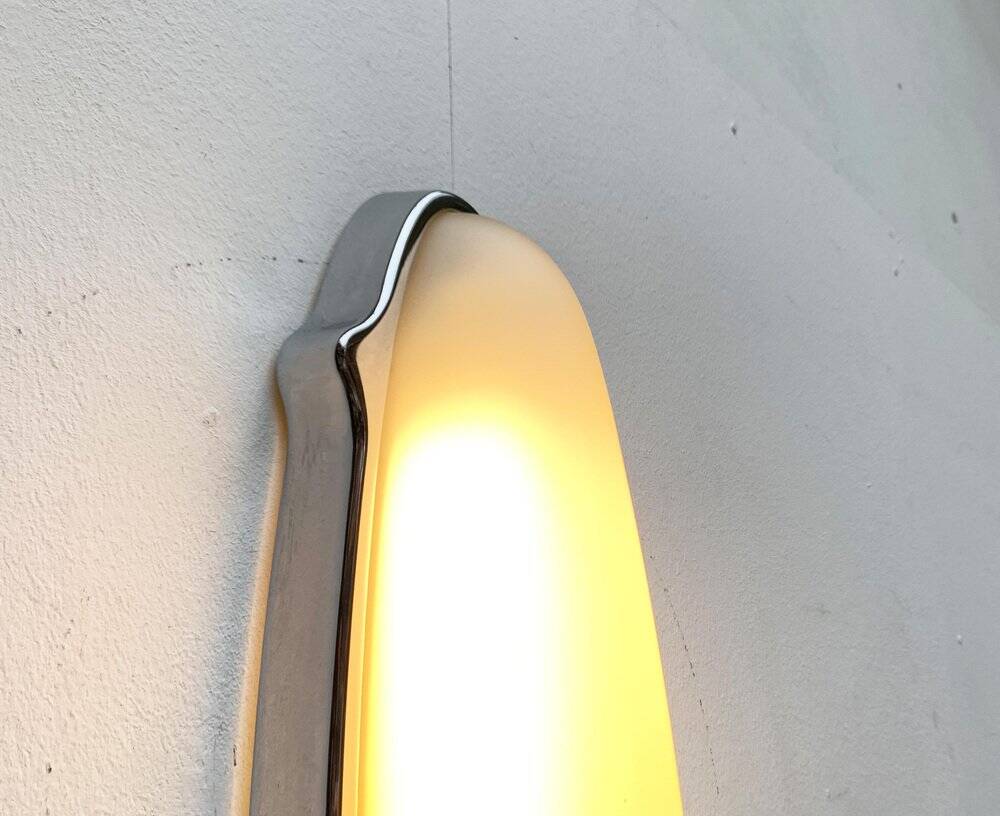Geco wall light for indoor and outdoor use, postmodern Italian design by Luciano Pagani and Angelo Perversi for Arteluce, 1990s.