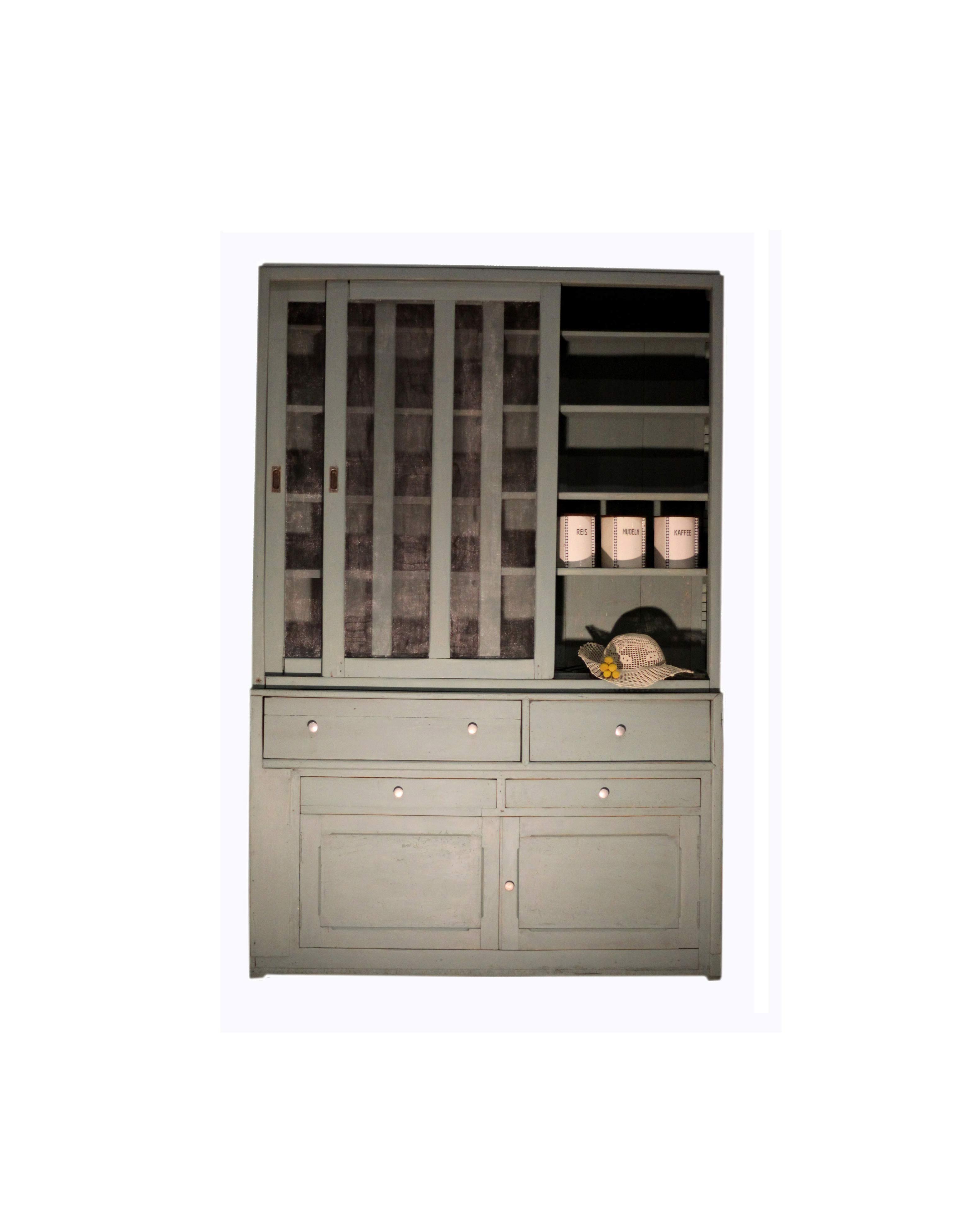 Furniture keeps eating - Craft - Vaisselier - Library