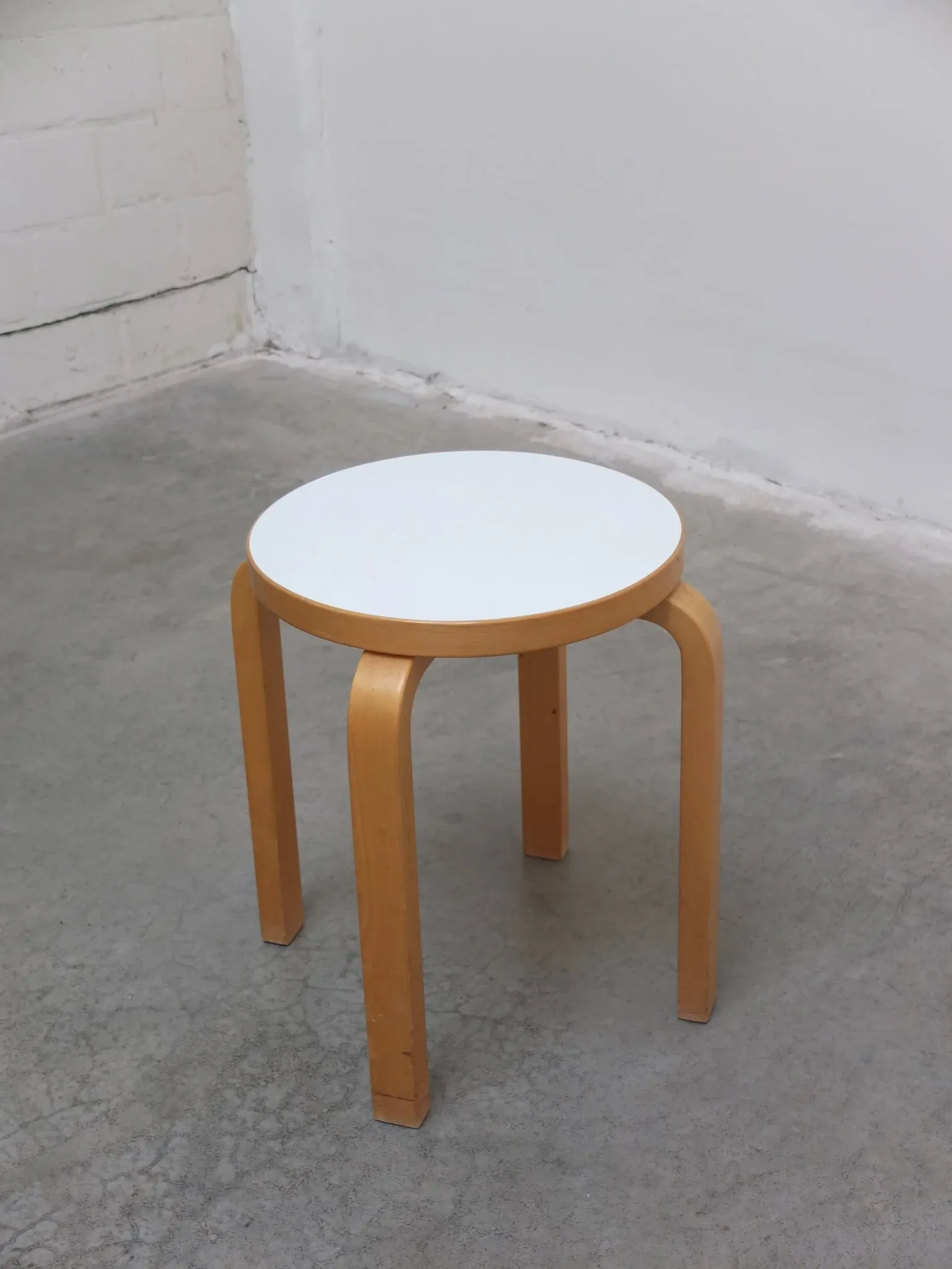 Paire de tabourets 'E60' par Alvar Aalto pour Artek, 1933