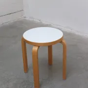 Paire de tabourets 'E60' par Alvar Aalto pour Artek, 1933