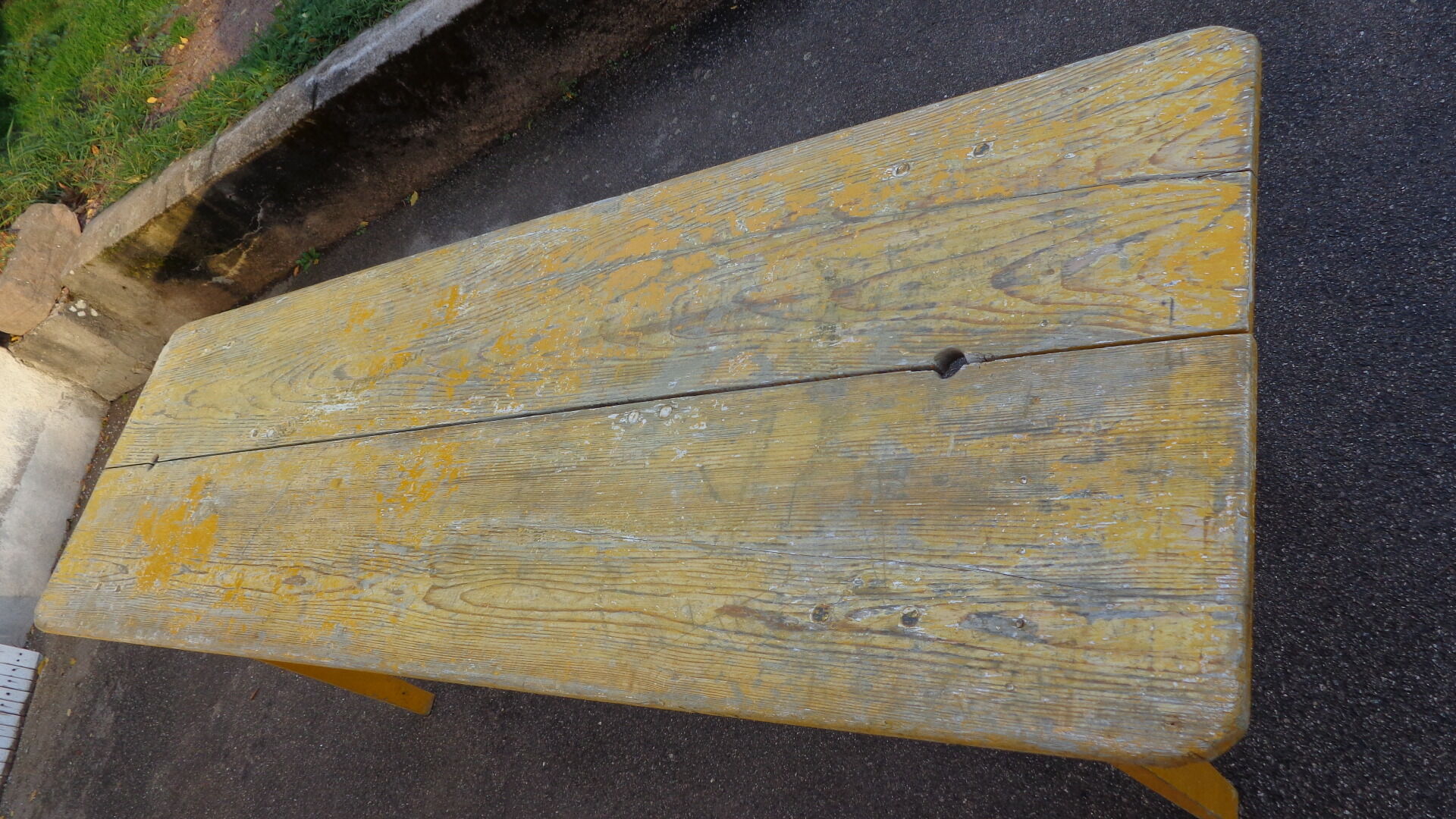 Brewery folding table