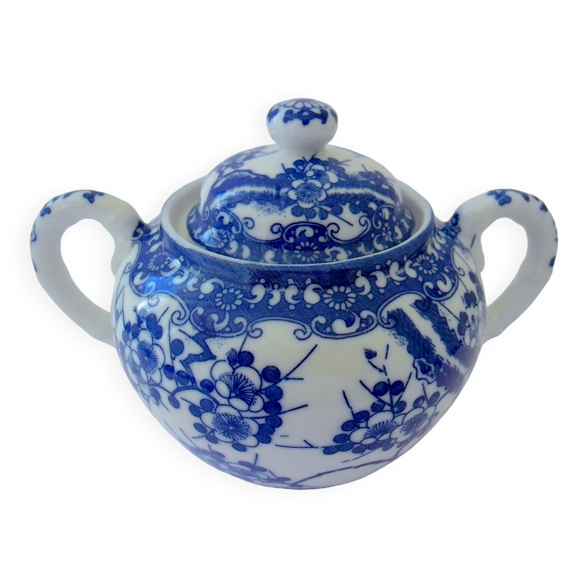 Covered sweetener with two handles in Japanese porcelain with blue camaïeu decoration