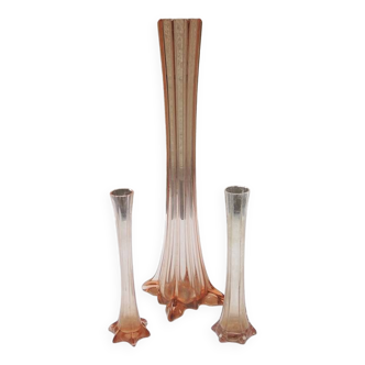 3 anciens vase tour eiffel en verre rose