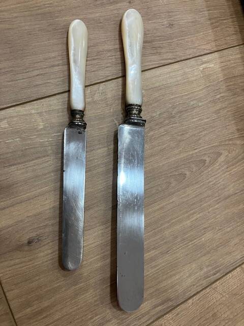 Knife set, mother-of-pearl handles