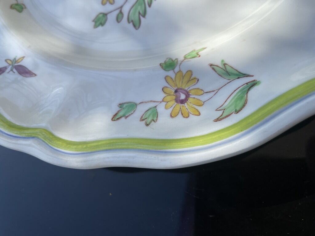 Assiette en faïence de Moustiers