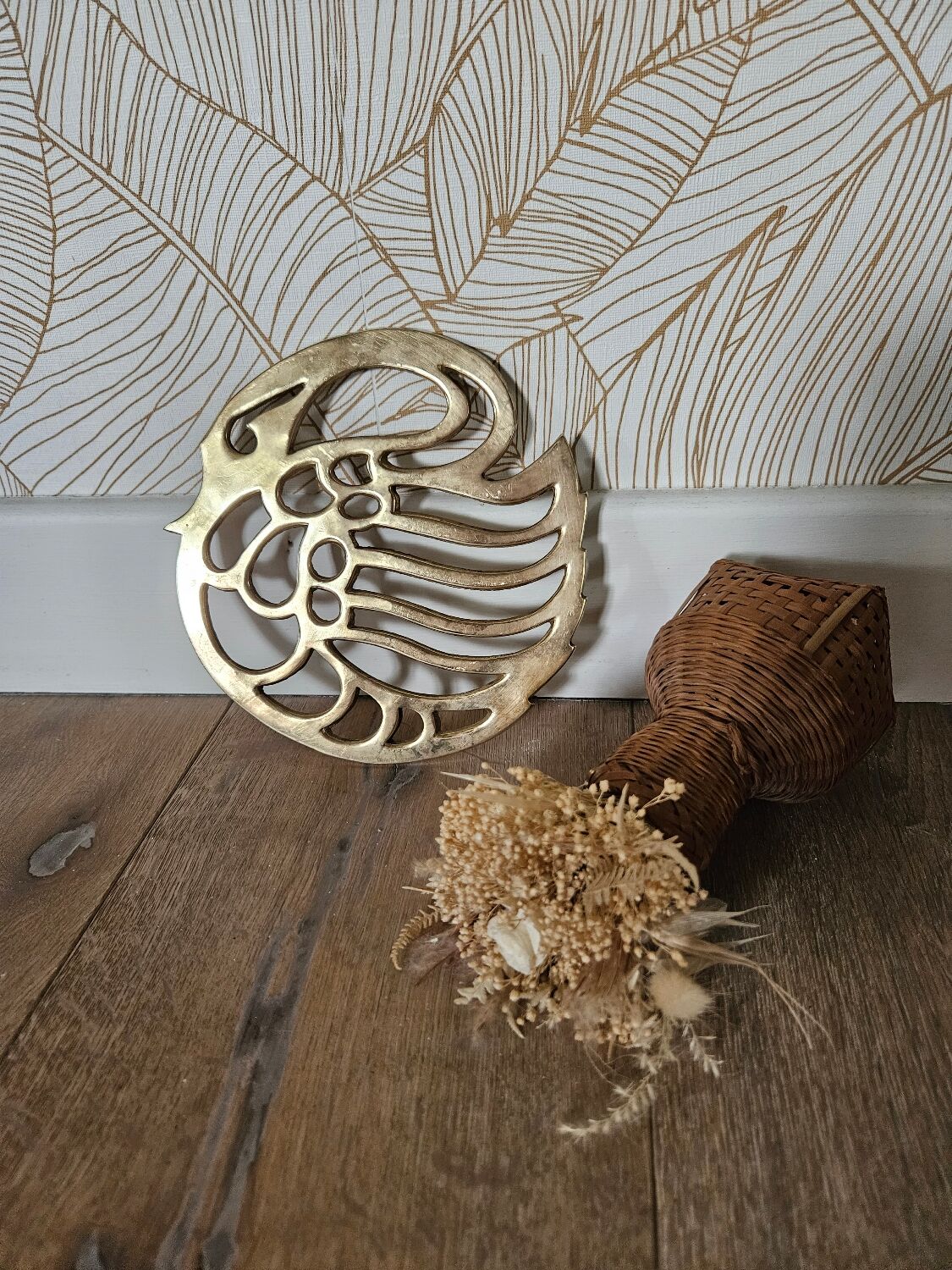 Brass trivet Sleeping Swan