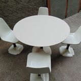 Salon signed Gautier, Table and four chairs Tulip Design