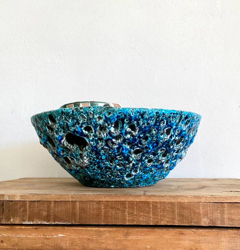 Eruptive ceramic dish from the 60s