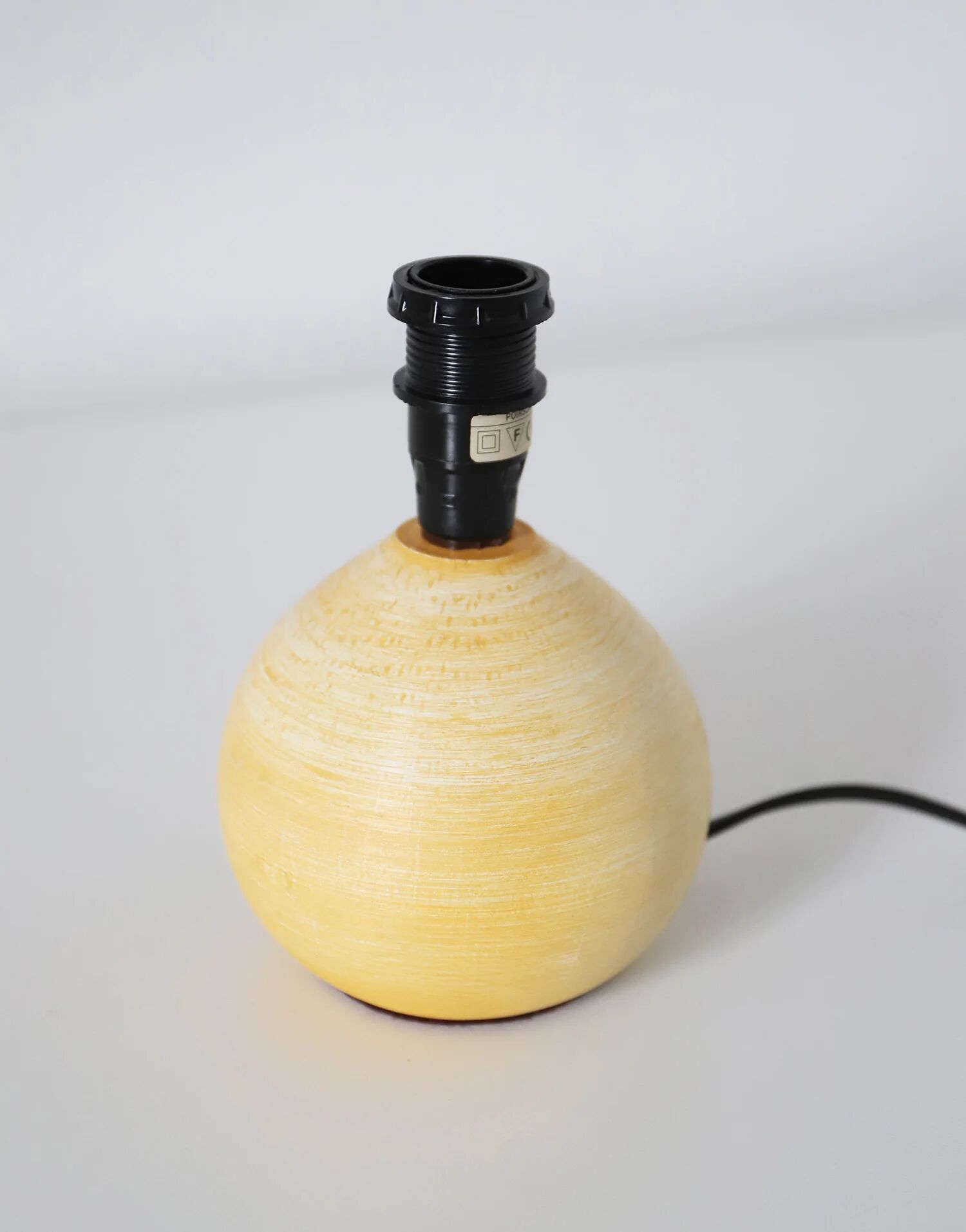 Vintage table lamp – Turned wood and yellow Vichy