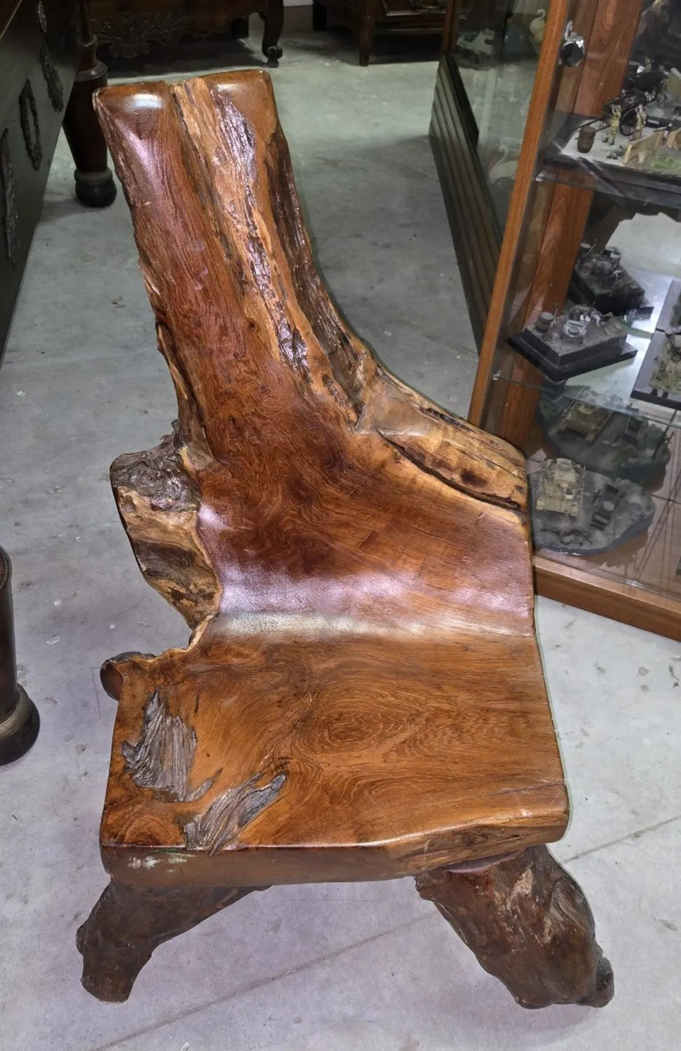 Sculptural armchair in solid wood – Unique piece, organic design