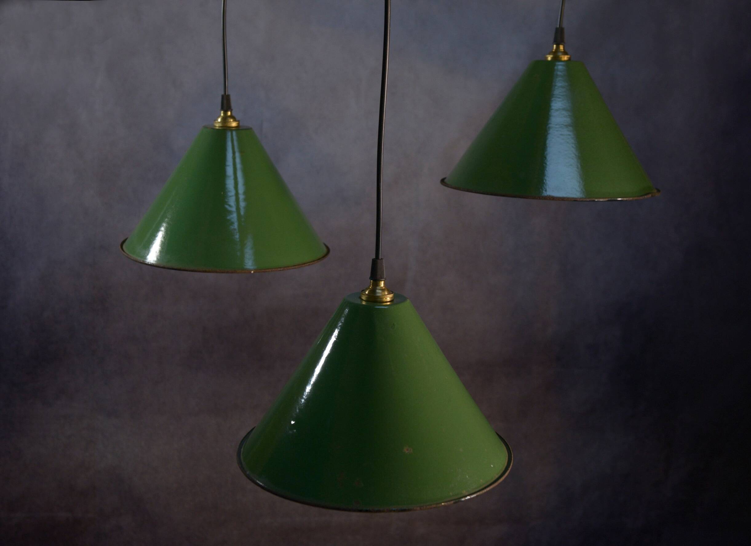 Suspension industrielle design support en chêne avec 3 cloches en métal