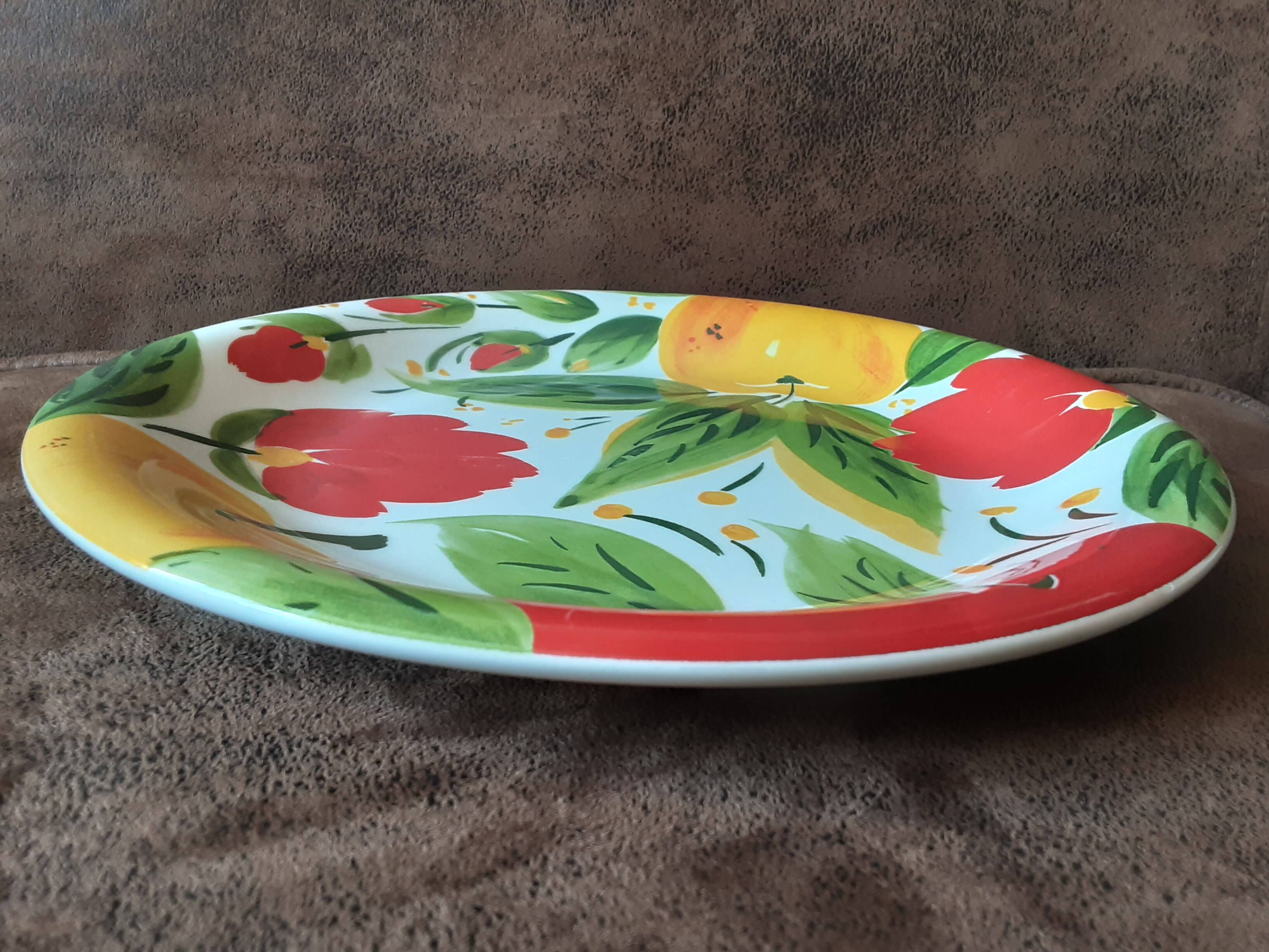 Quadrifoglio dish. Italian. Fruit and flower decoration. Shimmering colors.