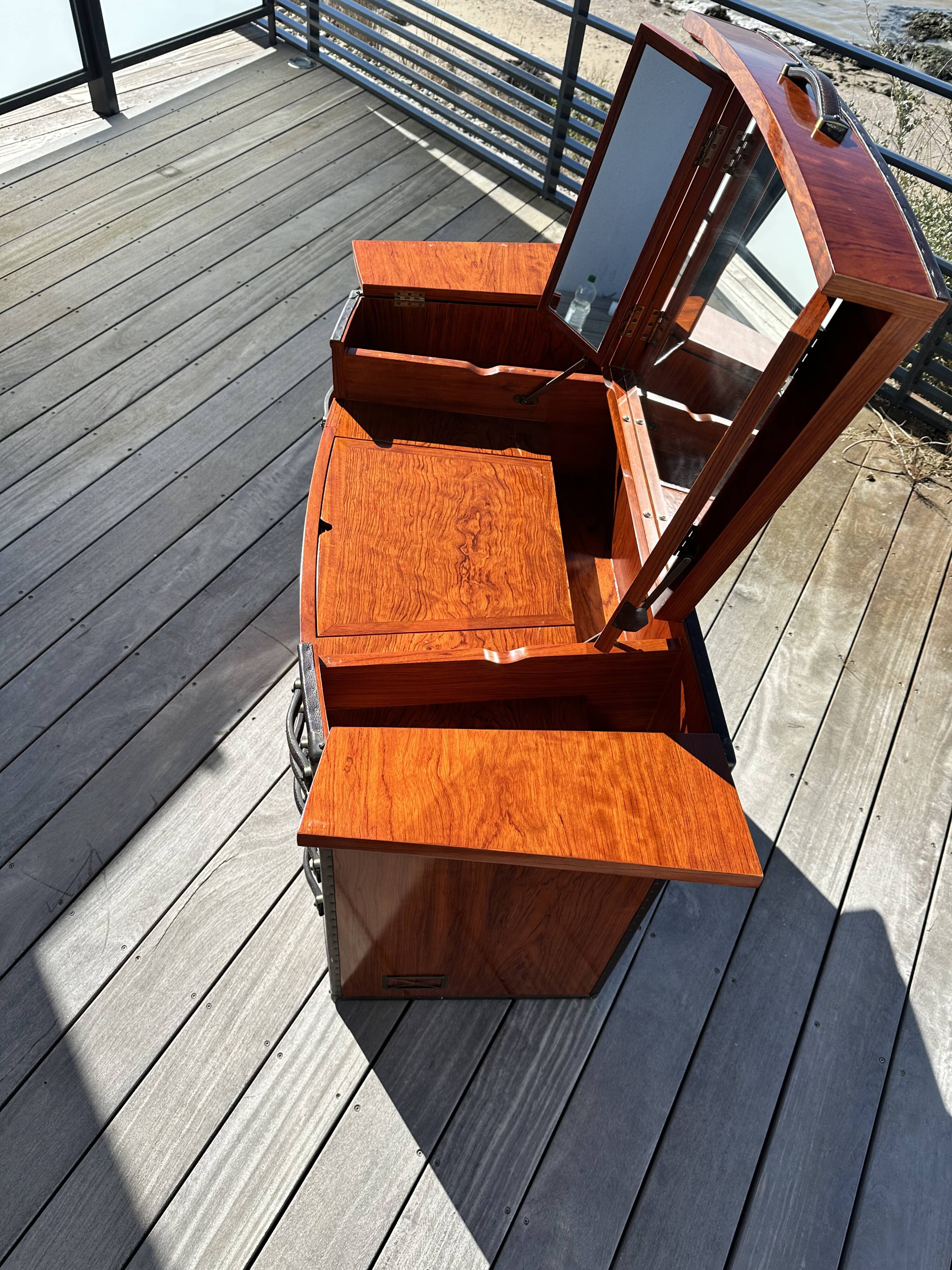 Starbay “La Désirade” exceptional dressing table – the elegance of a trunk