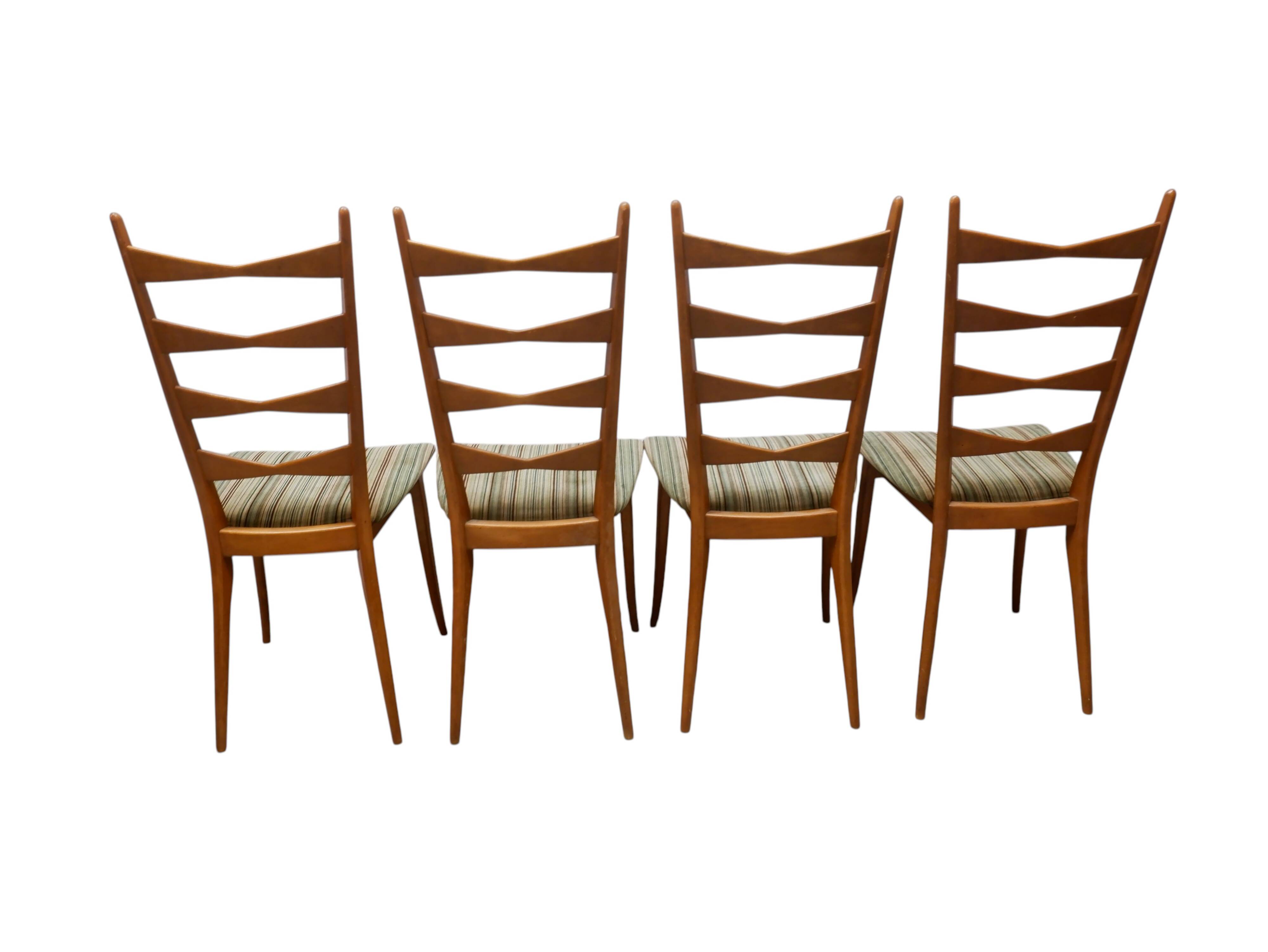 Ensemble de 4 chaises de salle à manger danoises, années 1960.