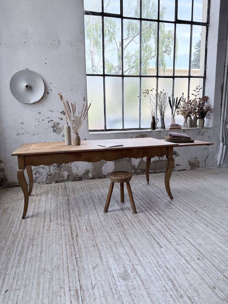 Farm table cherry wood with curved legs, 19th century.